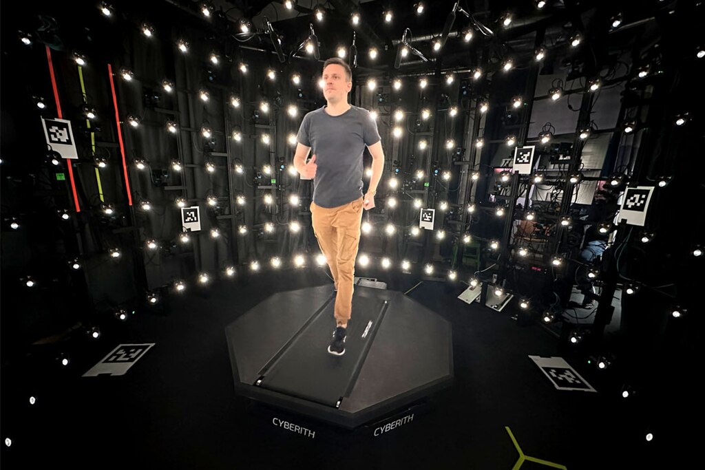 Volumetric video production treadmill for motion capture